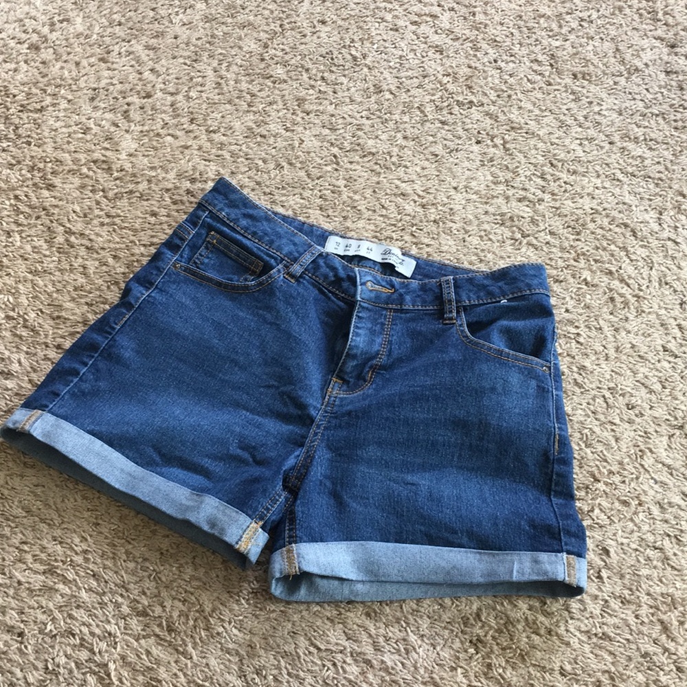 Booty shorts with cuffed edges